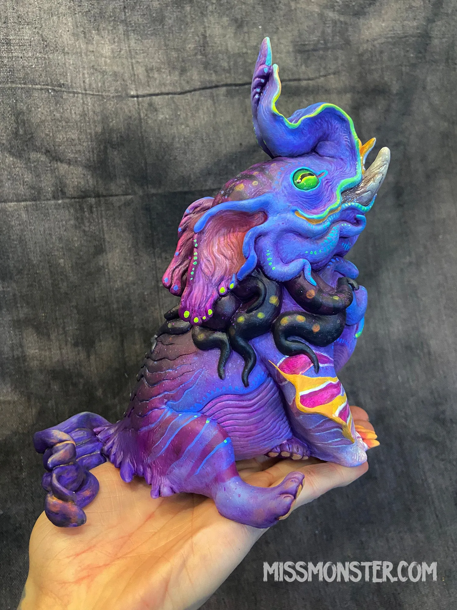 CUTTLE BAKU PAINTED FIGURE