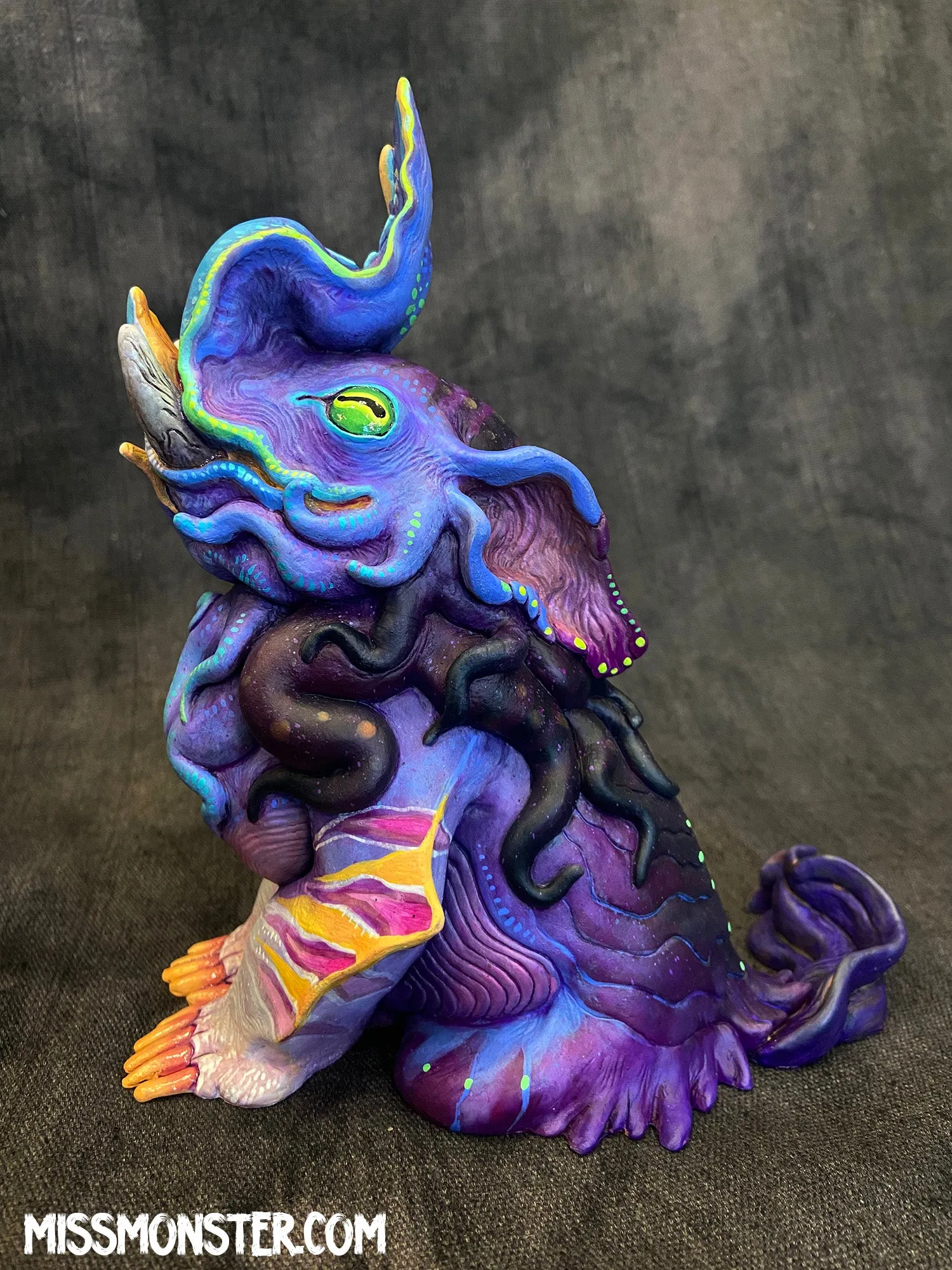 CUTTLE BAKU PAINTED FIGURE