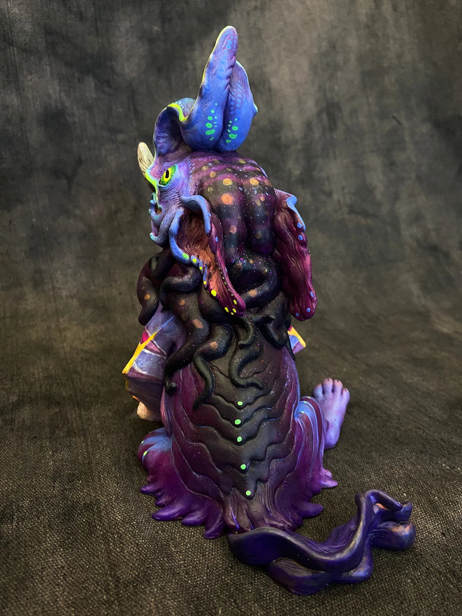 CUTTLE BAKU PAINTED FIGURE