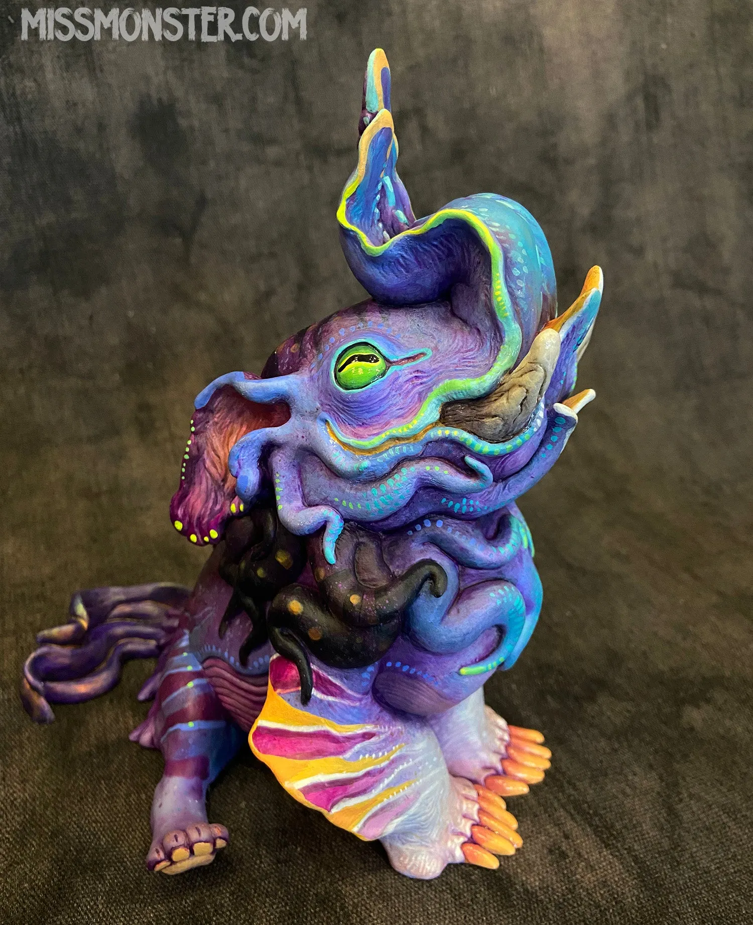 CUTTLE BAKU PAINTED FIGURE