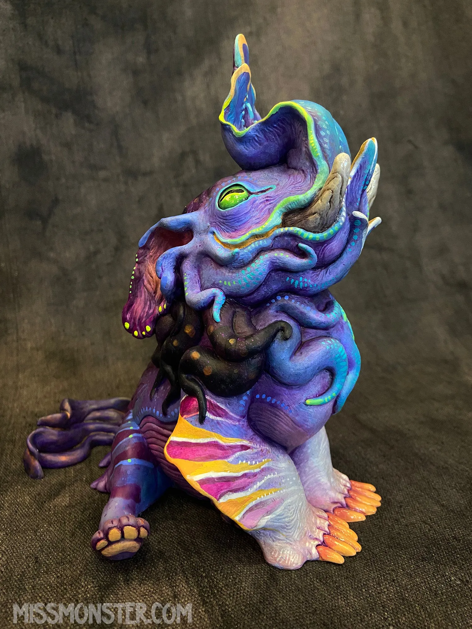 CUTTLE BAKU PAINTED FIGURE