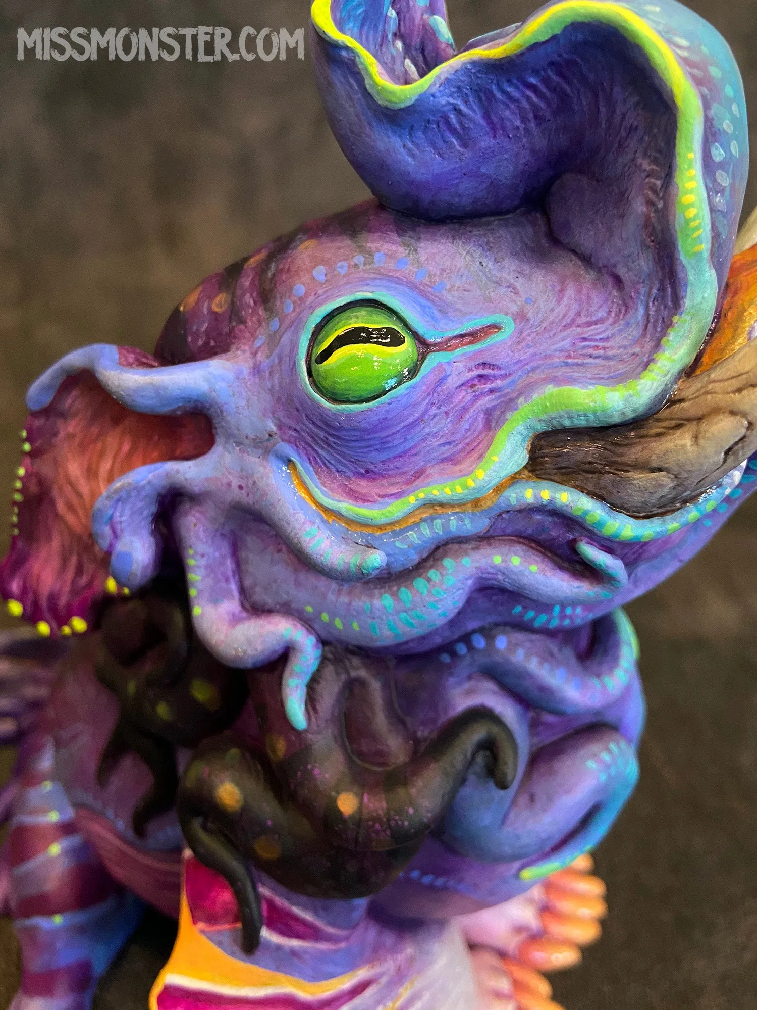 CUTTLE BAKU PAINTED FIGURE