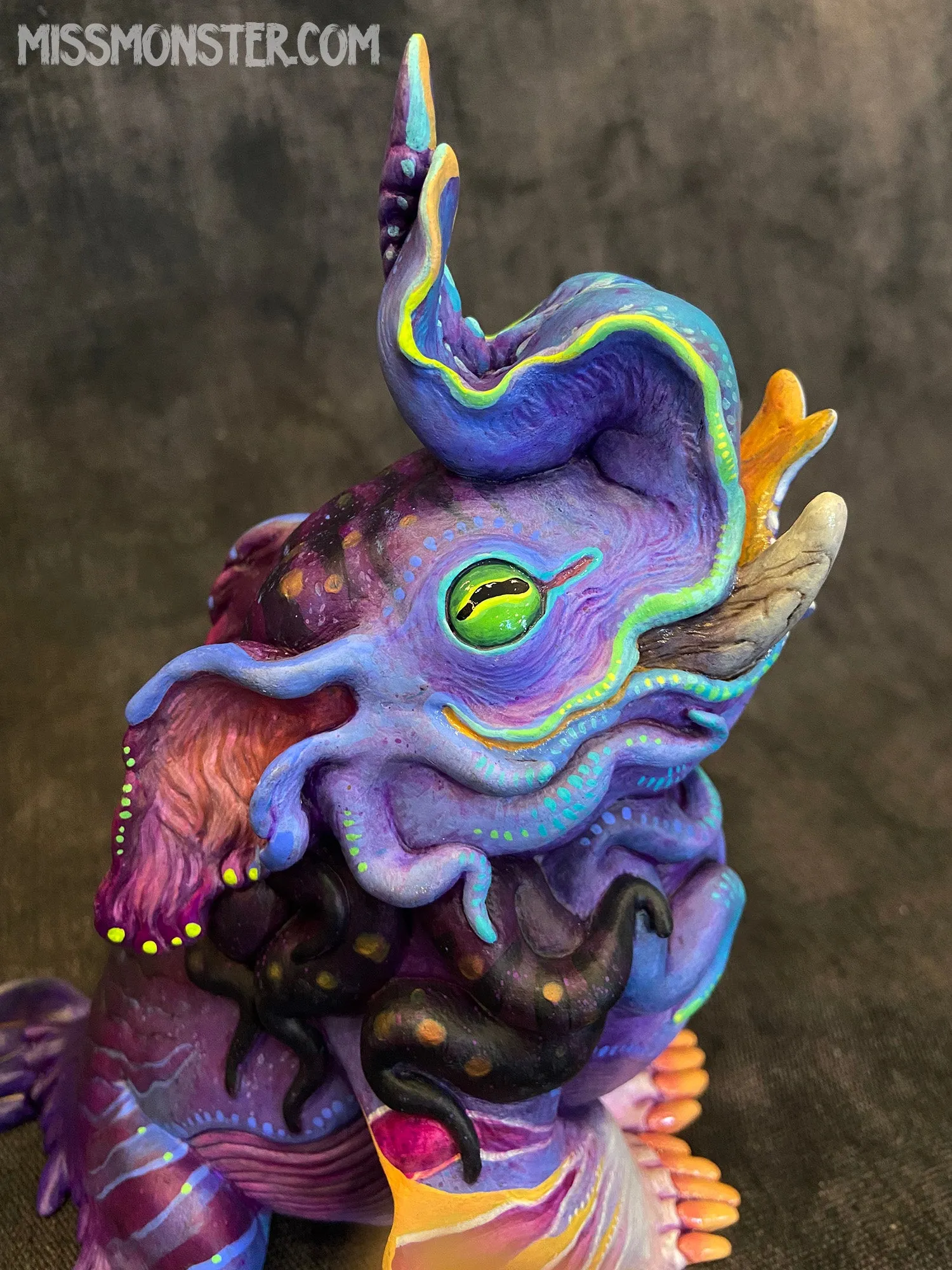 CUTTLE BAKU PAINTED FIGURE