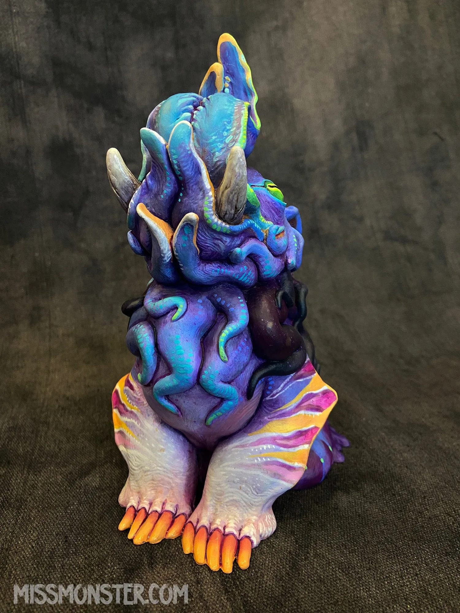 CUTTLE BAKU PAINTED FIGURE