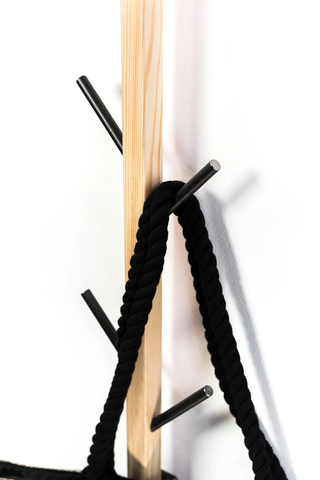Wall hanger with metal hooks